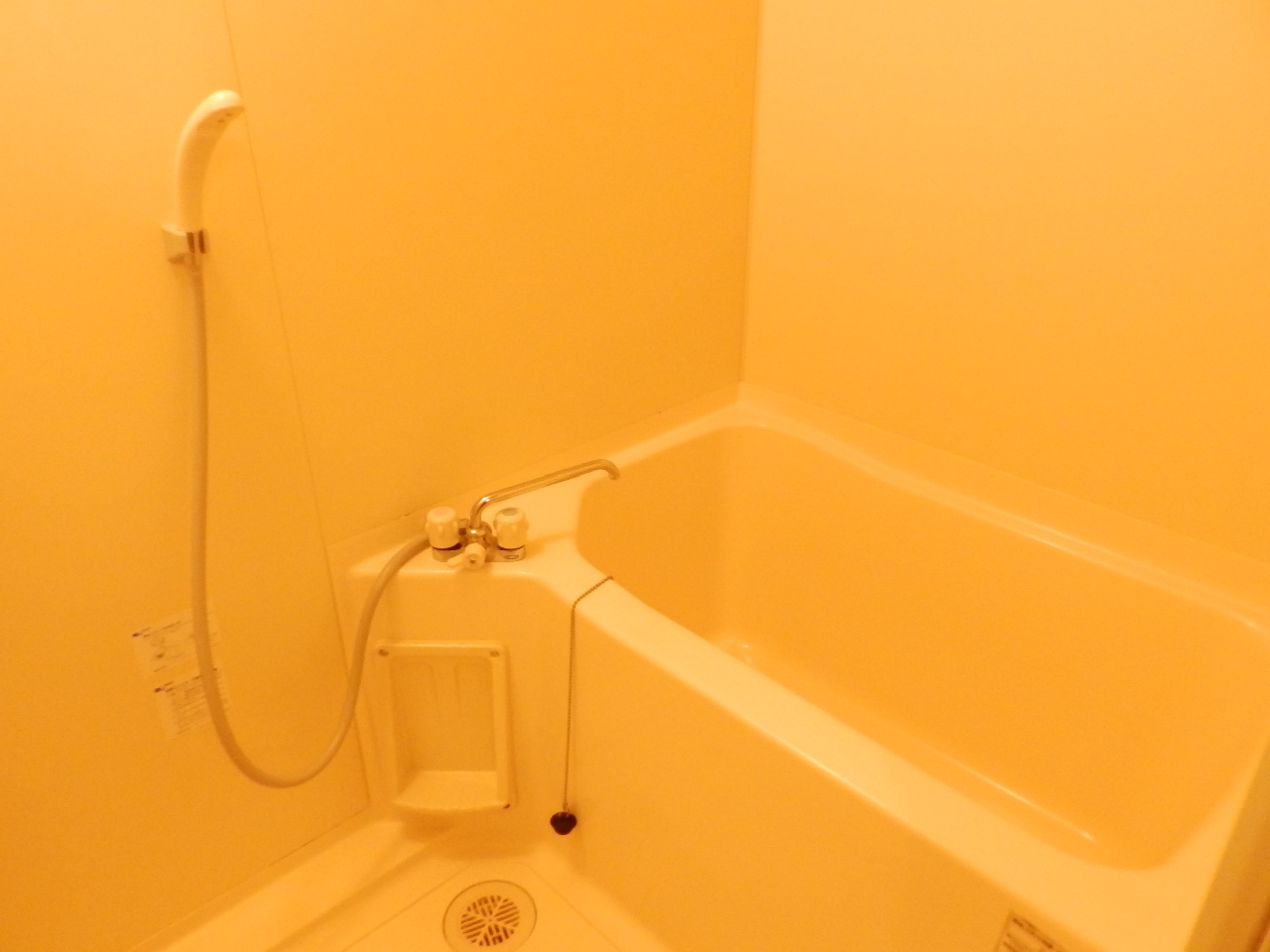 バス・シャワールーム　もちろんバス・トイレは別々となっております♪