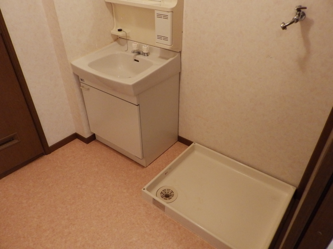 洗面設備　洗面所あり洗濯機も室内に置けますよ♪