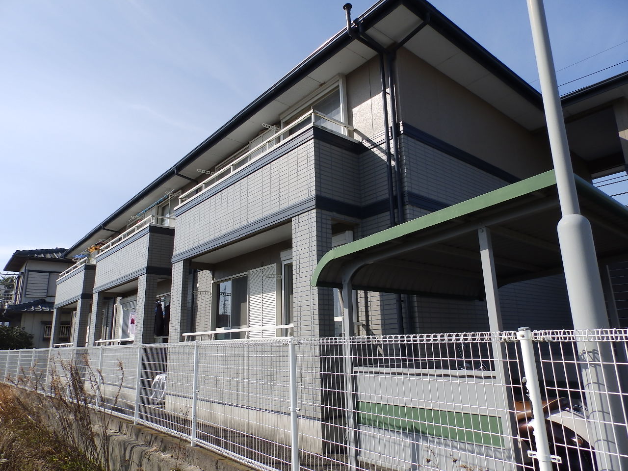 建物外観　周辺は静かな住宅街となっております☆