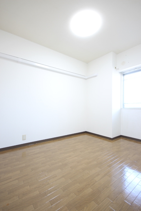 その他部屋・スペース　北側洋室４、５帖（西側）です！