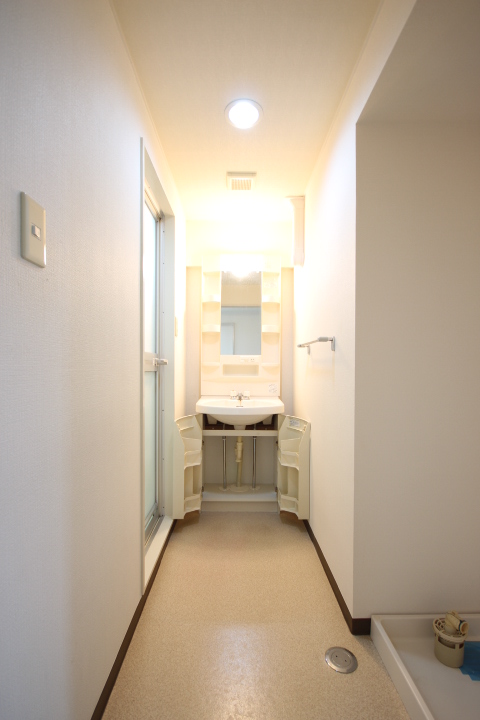 洗面設備　洗面化粧台及び洗濯機置場です！