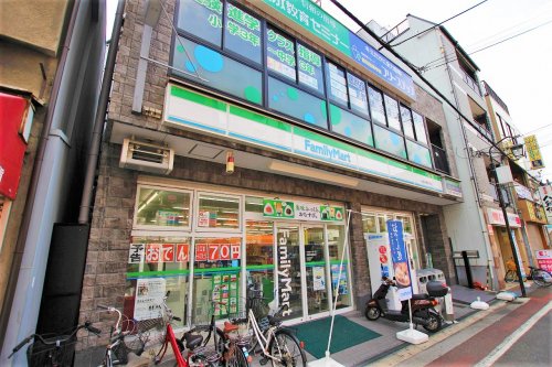 コンビニ　ファミリーマート 近鉄長瀬駅前店（コンビニ）まで401m