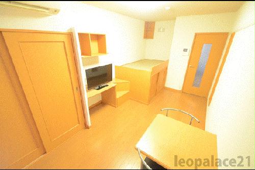 居室・リビング　備品や設備仕様は号室等により異なります現地をご確認下さい。