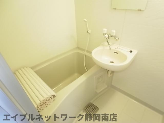 バス・シャワールーム　ゆったり過ごせるお風呂です