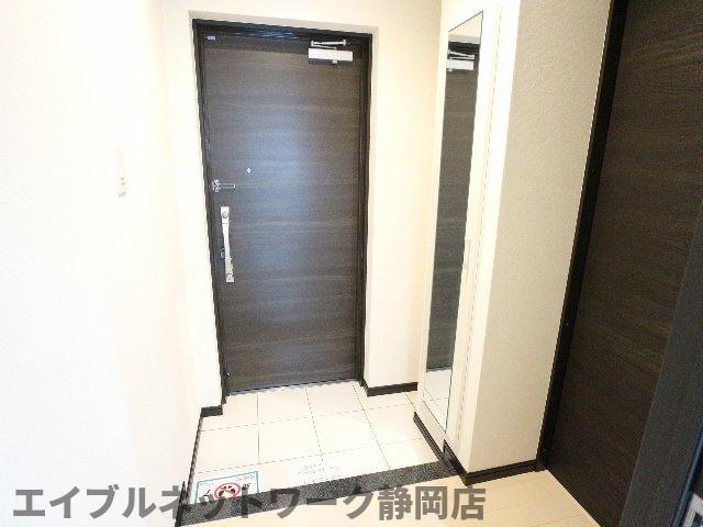 【静岡市葵区中町のマンションの玄関】