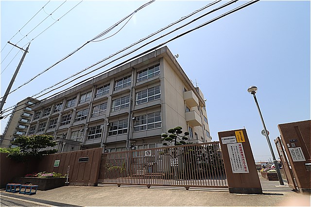中学校　大東市立大東中学校（中学校）まで734m