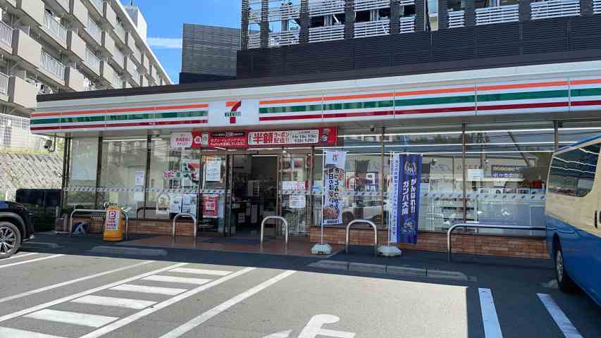 コンビニ　セブンイレブン（コンビニ）まで543m