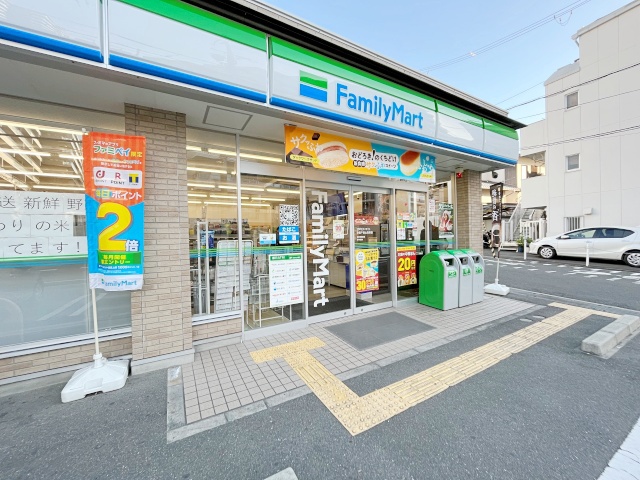 コンビニ　ファミリーマート吹田千里山高塚店（コンビニ）まで652m