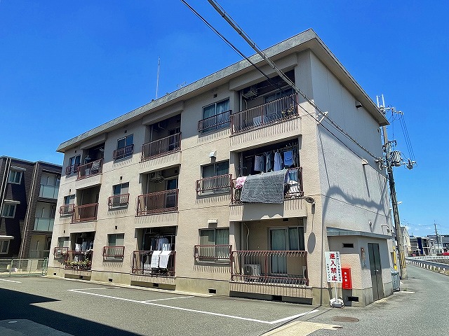 奈良市四条大路のマンションの建物外観