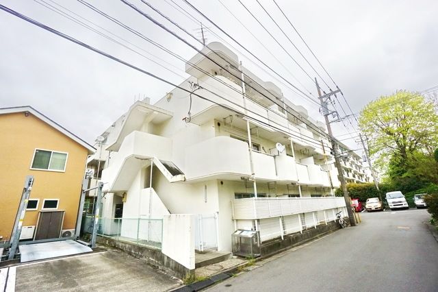 横浜市青葉区美しが丘のマンションの建物外観