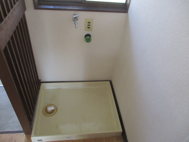 その他　室内洗濯機置き場。防水パン付き。