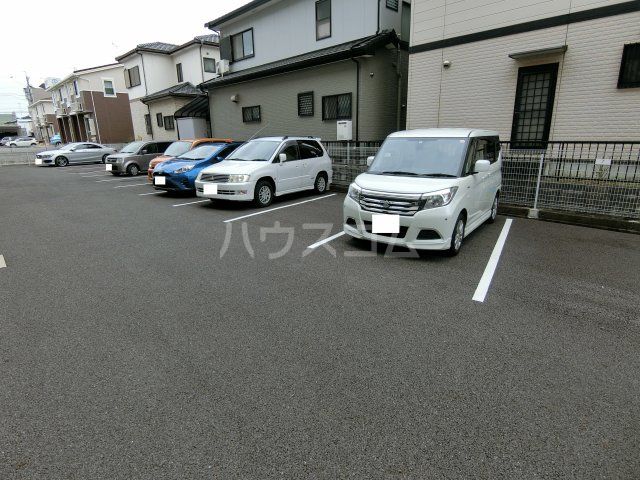 【羽島郡岐南町上印食のマンションの駐車場】