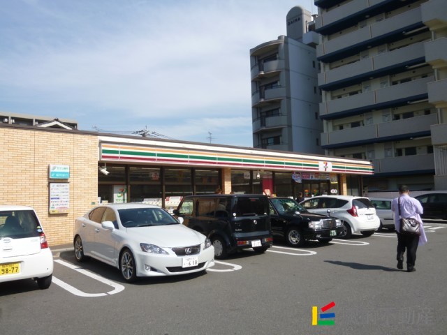 コンビニ　セブンイレブン福岡曙2丁目店（コンビニ）まで300m