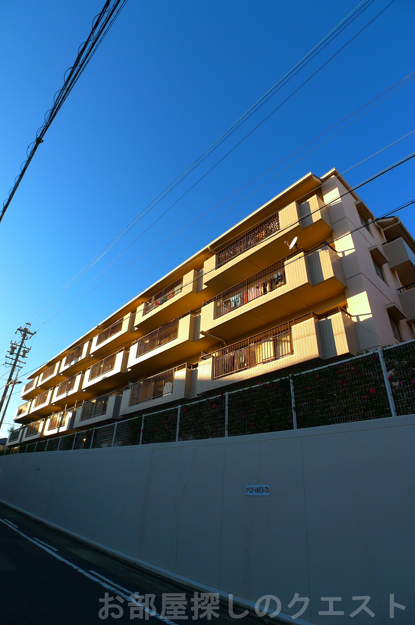 名古屋市昭和区荒田町のマンションの建物外観