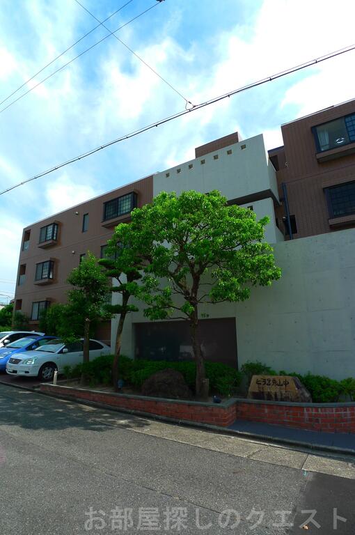 名古屋市昭和区山中町のマンションの建物外観