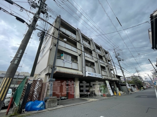 京都市伏見区東浜南町のマンションの建物外観