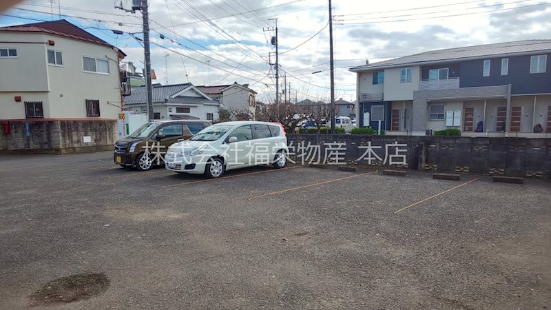 【メゾンドピュアＡ棟の駐車場】