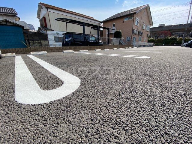 【前橋市三河町のアパートの駐車場】