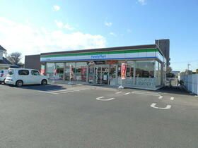 コンビニ　ファミリーマート小山八幡町店（コンビニ）まで529m