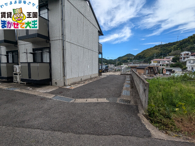 【長崎市川平町のアパートのエントランス】