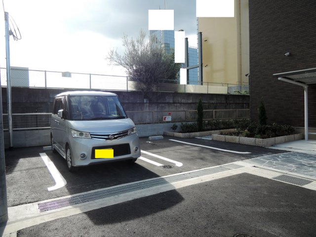 【泉佐野市高松東のアパートの駐車場】