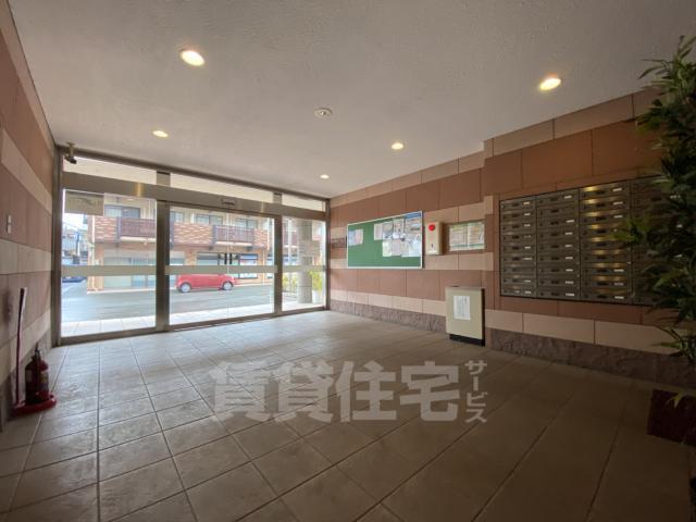 【京都市伏見区向島津田町のマンションのロビー】