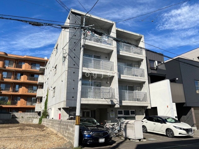 札幌市中央区宮の森三条のマンションの建物外観