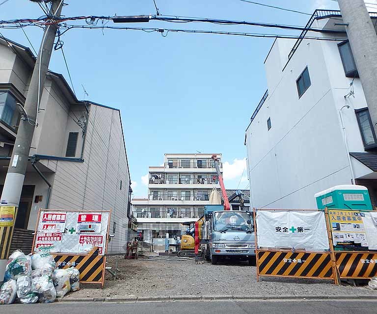 【ウイングス千本丸太町の建物外観】