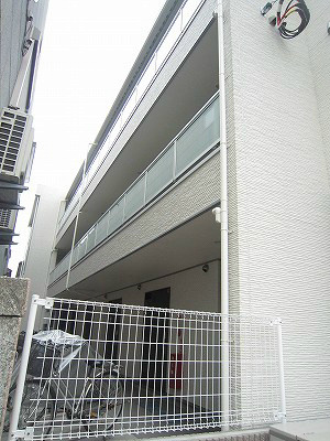 平塚市平塚のマンションの建物外観