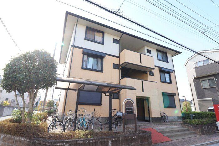 草加市遊馬町のマンションの建物外観