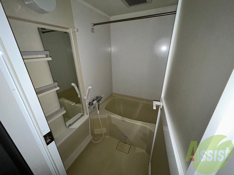 バス・シャワールーム　お風呂になります。一日の疲れを癒してくださいね。