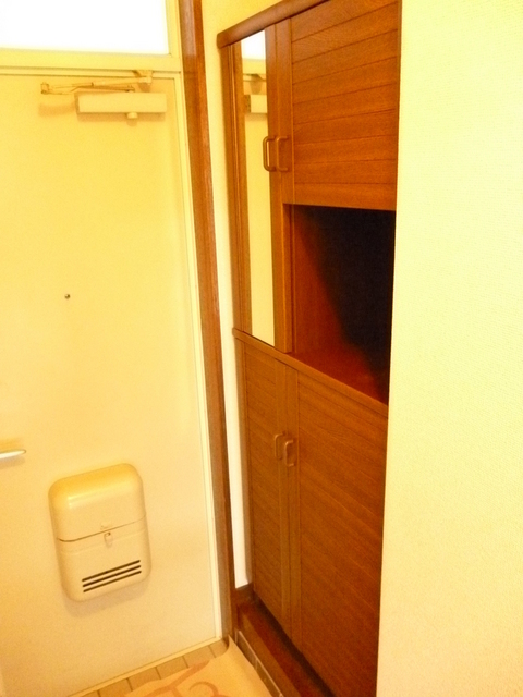 玄関　大き目の下駄箱です。