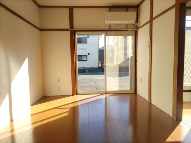 居室・リビング　東側洋室６帖