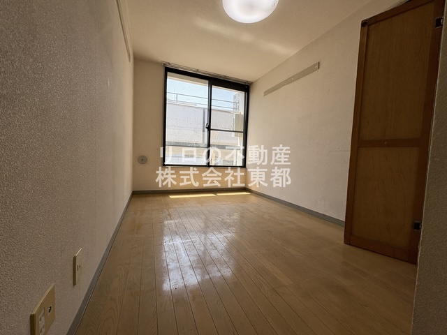 居室・リビング　南向きなので暖かな日差しが入りますね♪