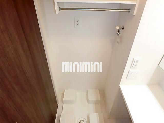 その他部屋・スペース　洗濯機置き場はこちら。上には棚もあります。