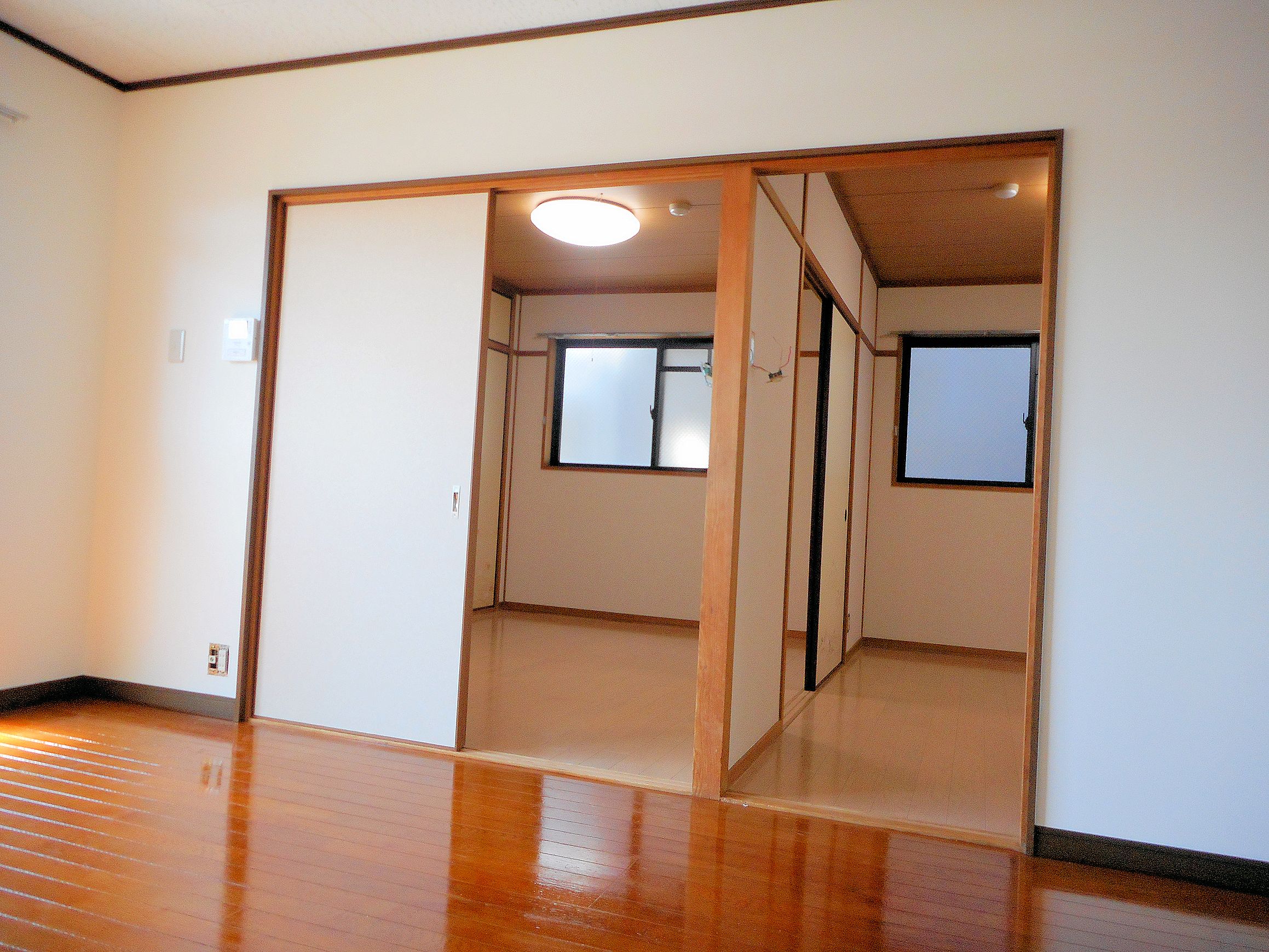 居室・リビング　明るいお部屋です