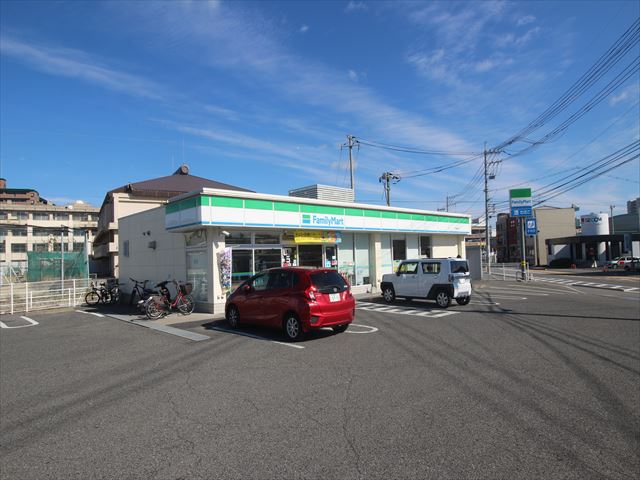 コンビニ　ファミリーマート西条東店（コンビニ）まで515m