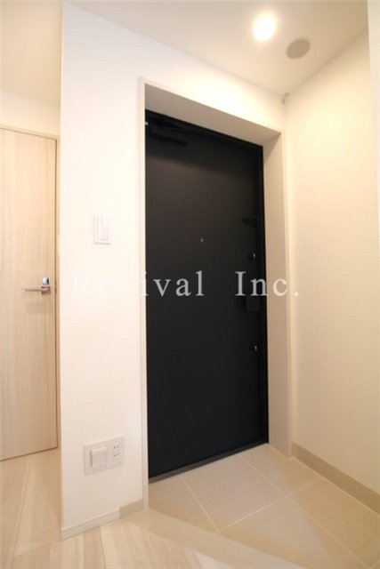 玄関　奥行を感じる玄関部分です