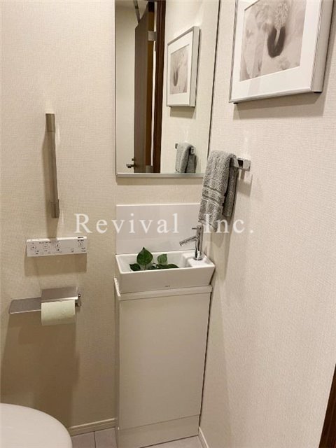 その他設備　お手洗いにも洗面台がございます