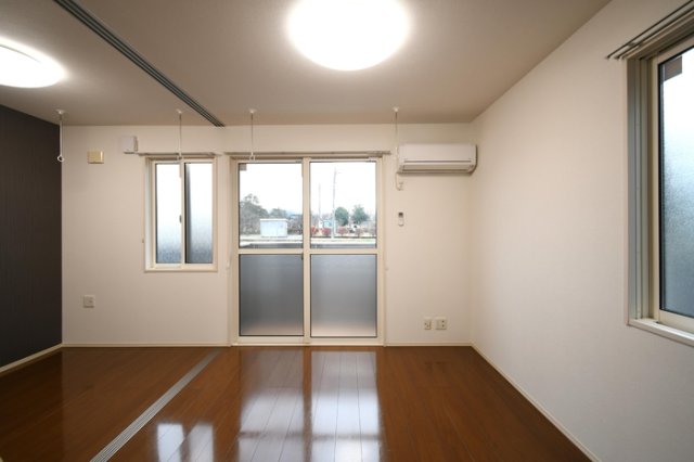 居室・リビング　こちらのリビングで趣味の時間をお楽しみください