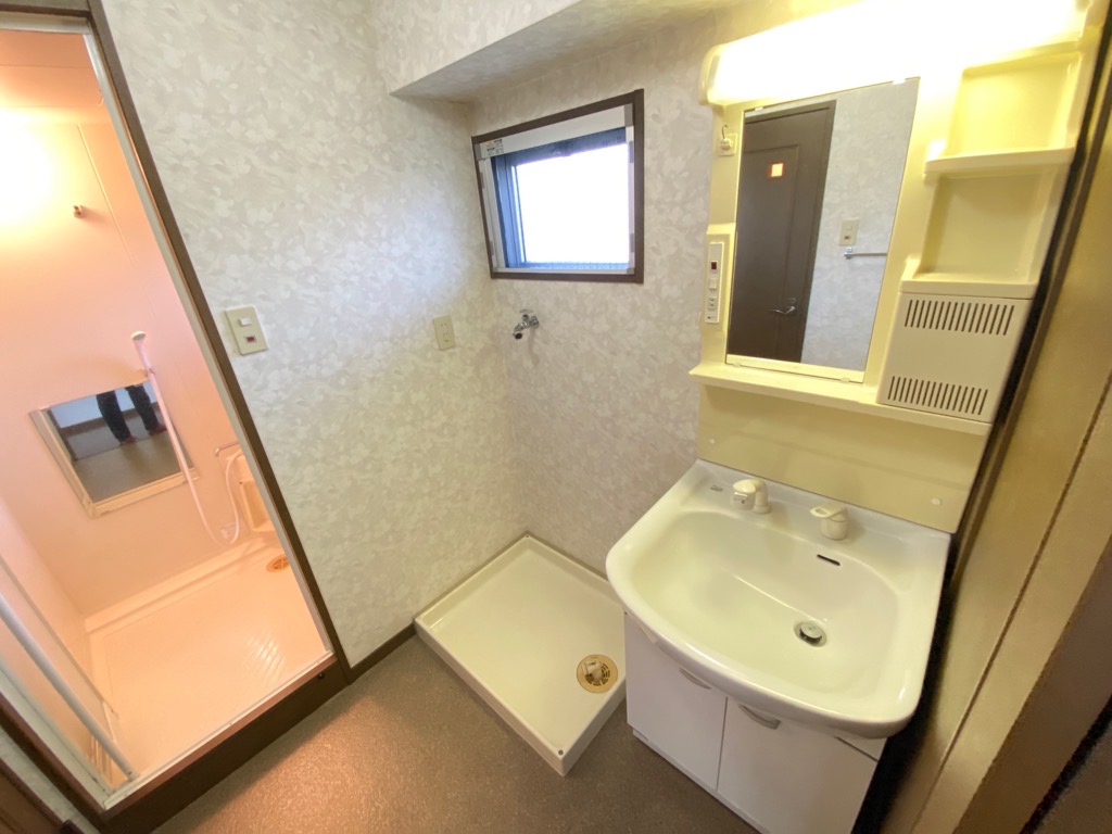 洗面設備　独立洗面台です