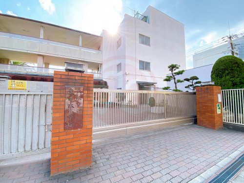 小学校　東中本小学校（小学校）まで527m