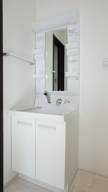 洗面設備　★忙しい朝の強力助っ人　シャワー付洗面化粧台★