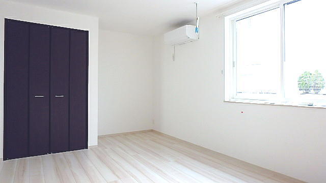 居室・リビング　★過去募集時の写真です【洋室１０．１帖】