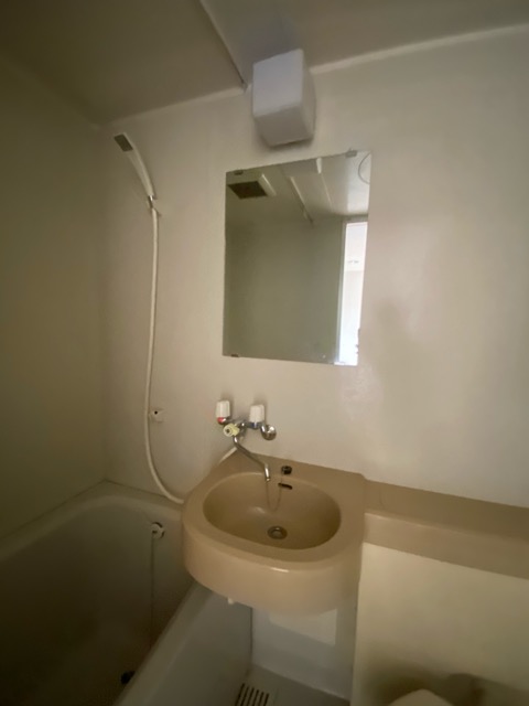 洗面設備　浴室内に洗面台付き！