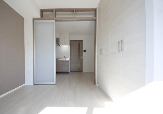 居室・リビング　反転