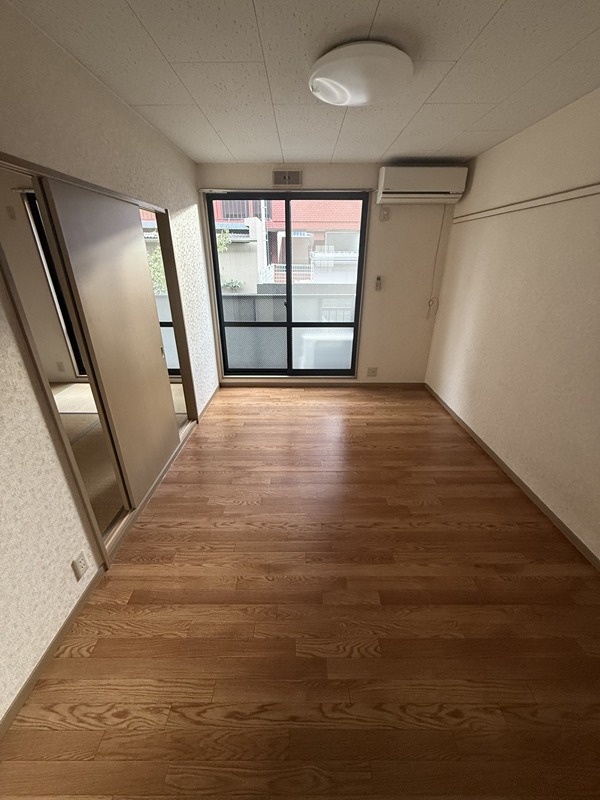 居室・リビング　?広いリビング?