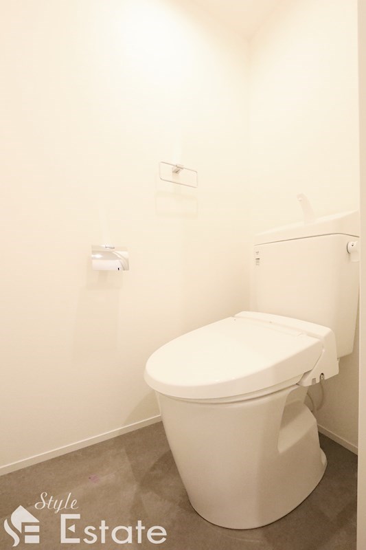 トイレ　温水洗浄便座