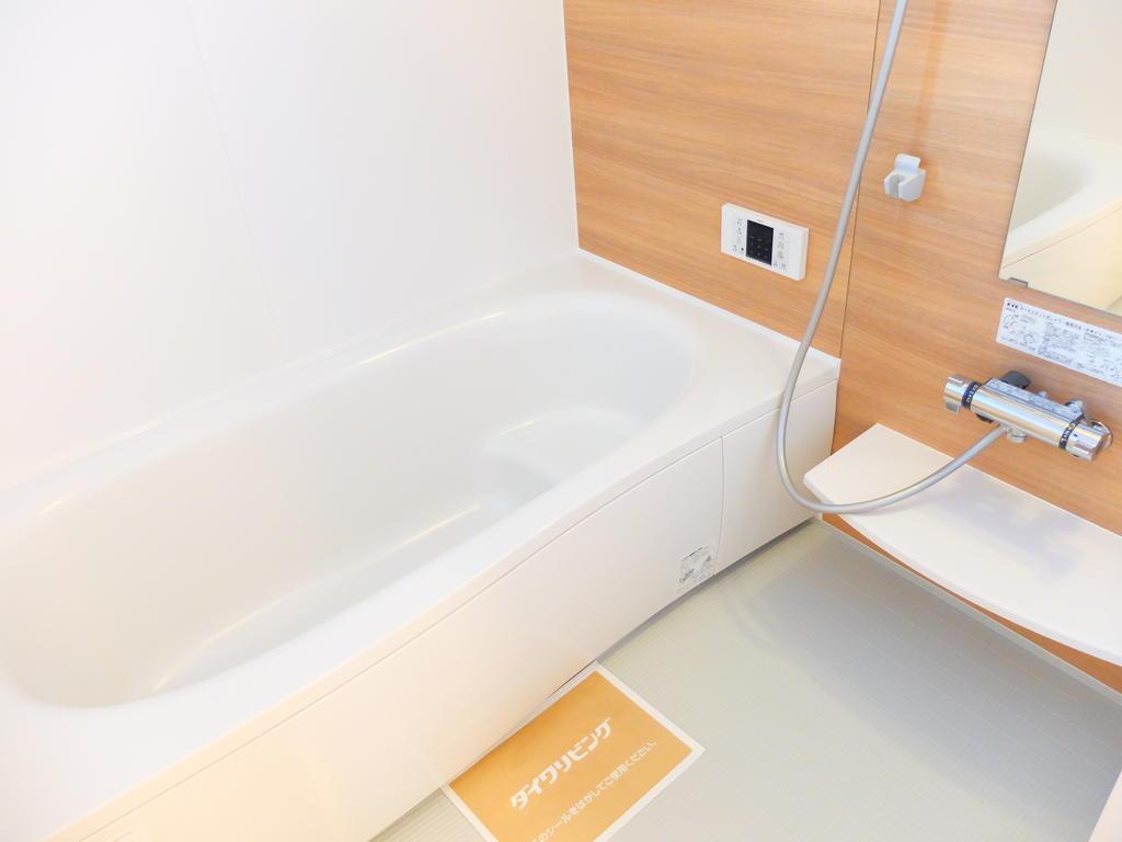 バス・シャワールーム　追い焚きや浴室乾燥機がついています◇