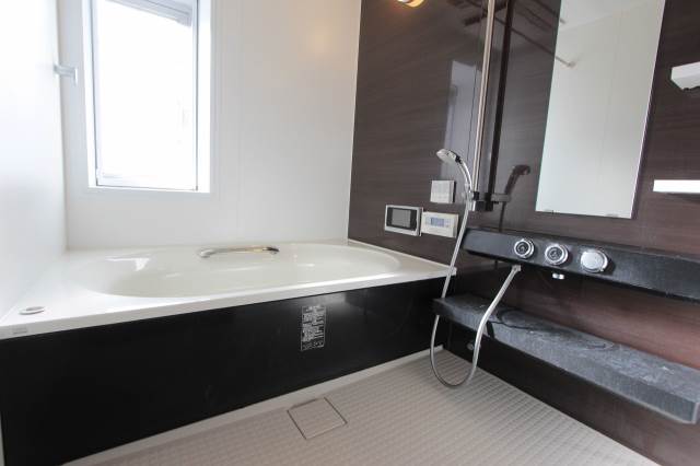 バス・シャワールーム　ゆったりバスルーム